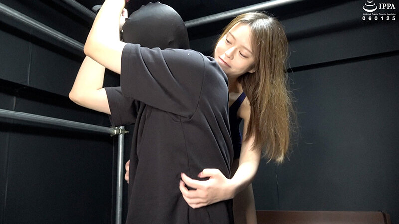 「【F/M】膝立ち拘束のドM男子を後ろから脇くすぐり攻めプレイ！」ADOA-082 彩川ゆめ サンプル 3