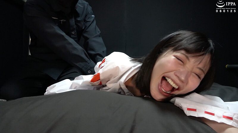 【くすぐり】「巫女さんややちゃんの身体をくすぐりマッサージ！ 最後はうつ伏せ拘束で大笑い！」WAKA-077琥珀やや 6 サンプル 2