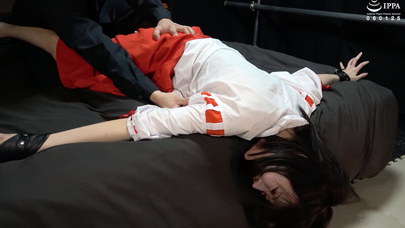 【くすぐり】「巫女さんややちゃんの身体をくすぐりマッサージ！ 最後はうつ伏せ拘束で大笑い！」WAKA-077琥珀やや 6 サンプル 5