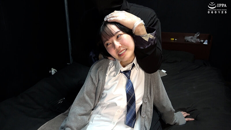 【くすぐり】「制服のまりちゃんに背徳的な人力拘束＋くすぐりマッサージ！」WAKA-087加護まり 2 サンプル 2