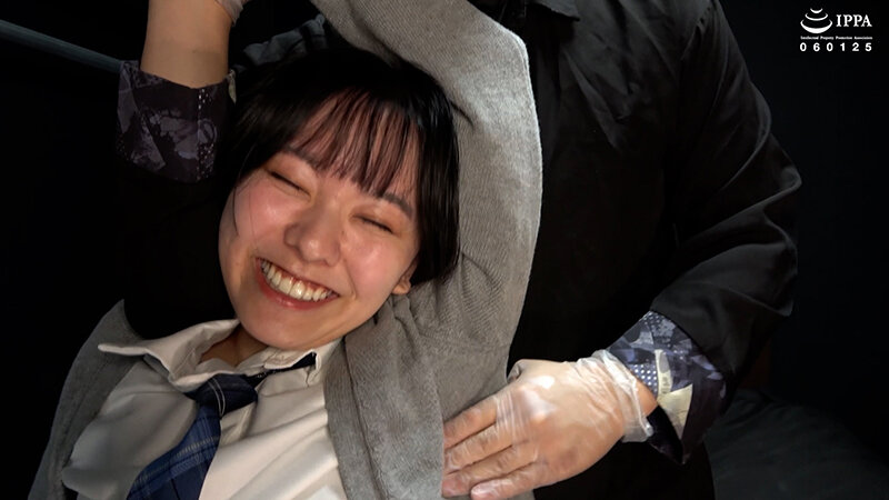 【くすぐり】「制服のまりちゃんに背徳的な人力拘束＋くすぐりマッサージ！」WAKA-087加護まり 2 サンプル 5