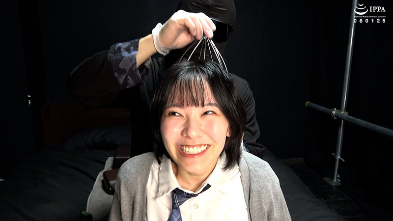 【くすぐり】「制服のまりちゃんに背徳的な人力拘束＋くすぐりマッサージ！」WAKA-087加護まり 2 サンプル 6