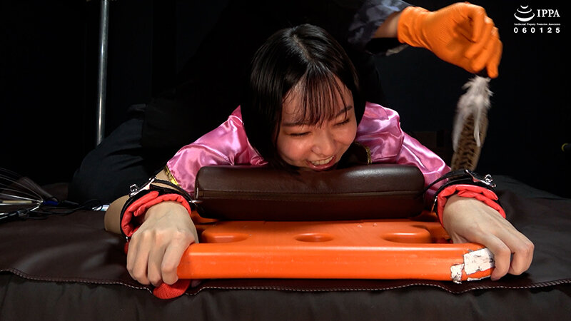 【うつ伏せ拘束くすぐり＋まりちゃんの弱点の脇腹で本気の降参宣言！？】WAKA-087加護まり 5 サンプル 6