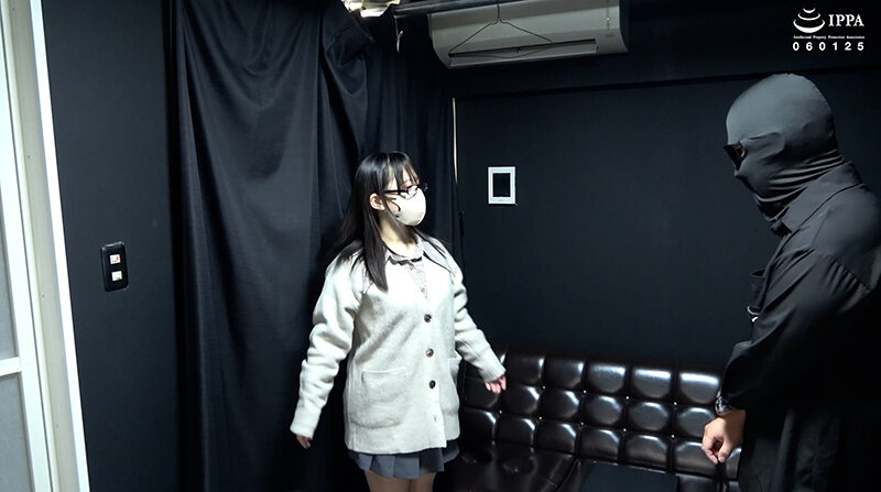 「うさぎ系女子くるみちゃんが全身ガチガチだったのでそれっぽく言いくるめてくすぐってみた！」WAKA-088甘井くるみ 1 サンプル 1