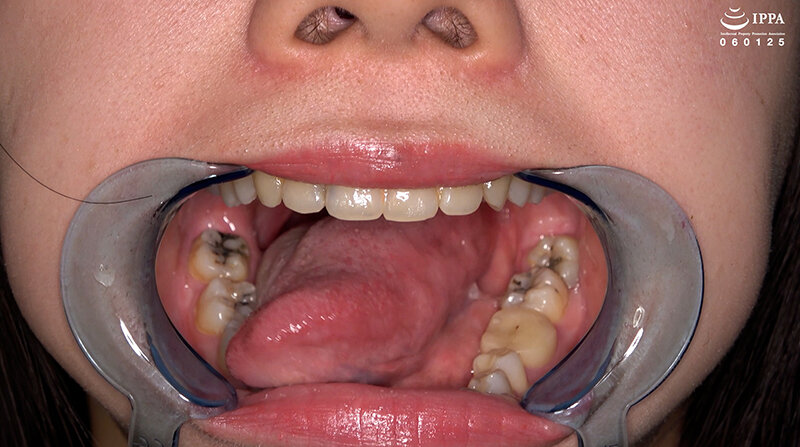 【激レア】「超貴重な口内・歯・のどちんこ観察＆小魚咀嚼巨大女プレイ！」甘井くるみ サンプル 3
