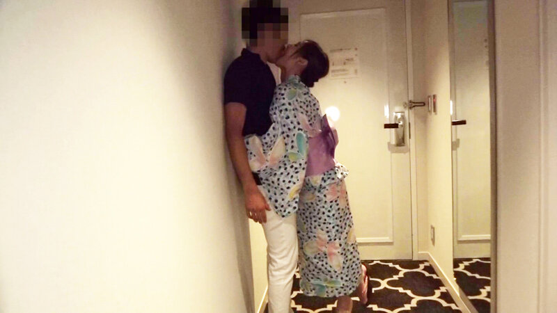 浴衣美女は濃密フェラで連続発射を誘う サンプル 1