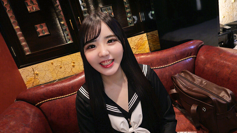 他校の生徒からも人気の激カワ水泳部員！！プールの中よりベッドの上で華麗に泳ぐ美少女に中出し！！ サンプル 3
