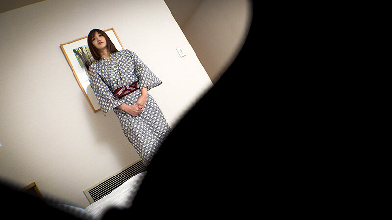 温泉旅館秘密エステ 老舗旅館の若女将（30代）オイルマッサージで連続イキ、気持ち良すぎて我慢できずにチ●ポ生挿入、ハメまくってしっかり種付け、奥様は昇天。中出し許してくれました サンプル 1