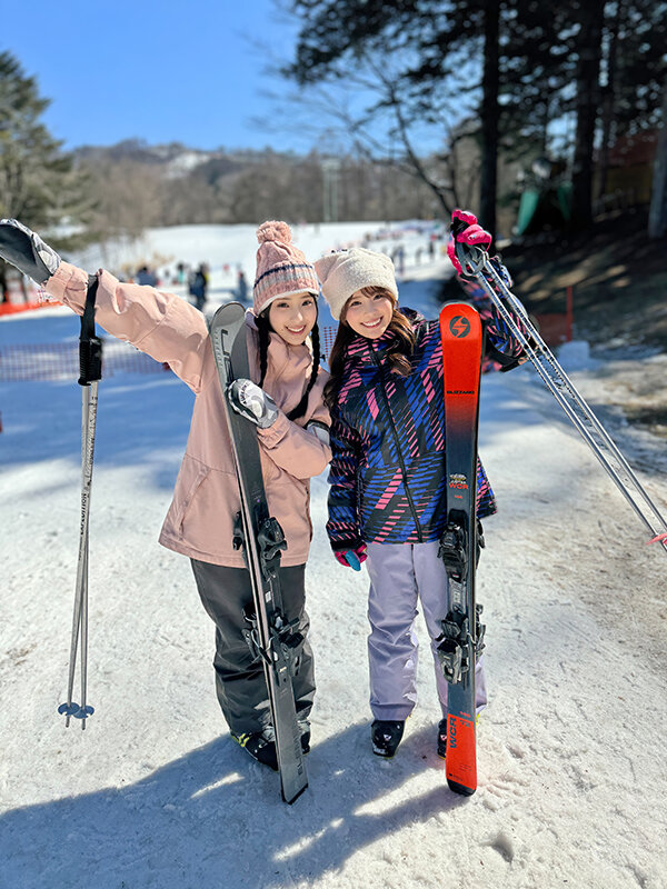 つむぐちゃん＆みのりちゃん 私をスノボに連れてって大学生、春休みSEX スノボ女子と雪山乱交パーティ映像 サンプル 1