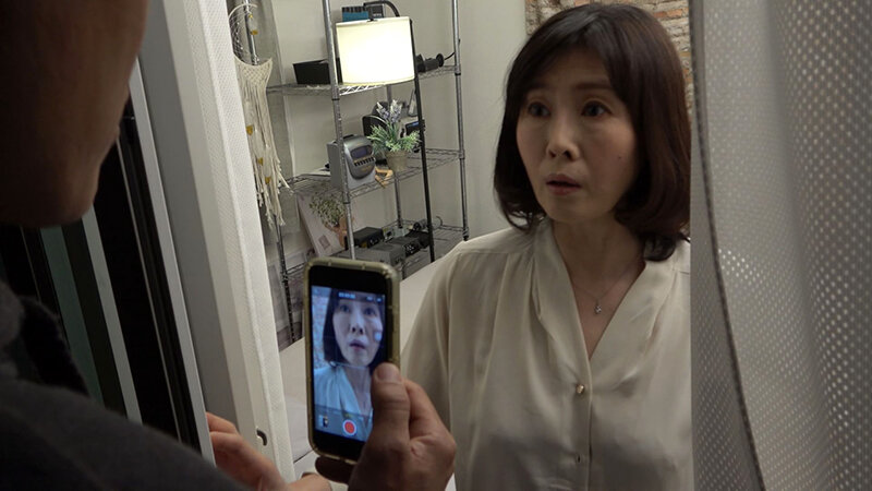 狙われたおばさん！怯えながらもカラダが反応する熟女たち サンプル 8
