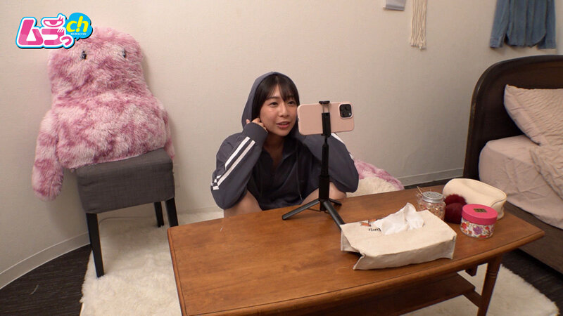 カップル部屋REC エッチなSNS配信してる女のコの裏側！カメラに映らないところで彼氏にイジられ本気イキ◆視聴者を欺きエスカレートするド変態カップル サンプル 1