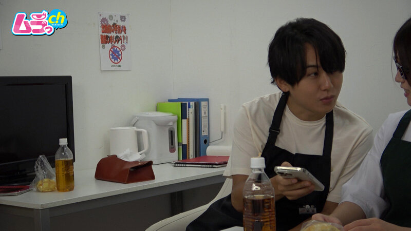 ニンゲン観察 バイト先のイケメンに裏垢バレ！恥ずかし～い露出写真をネタに強請られ、チ〇ポ食いしめる淫乱ドシャ濡れドアップマ〇コを撮影された性処理ペット奥さん サンプル 4