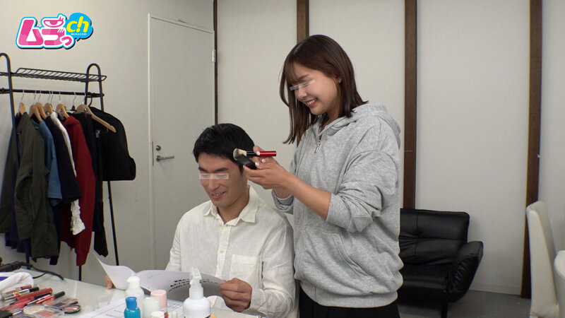 男と女のモニタリング観察 Vol.3 ムッチムチな爆乳エロメイクさんに誘惑された、人気タレントAさん サンプル 1