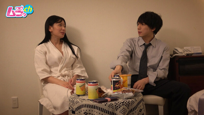ホテル部屋REC 出張先のホテルで軽く打ち上げと称し女の部屋にやってきた、意識してなかった地味同僚男の巨大すぎるメガチ〇ポで人生もマ〇コもイキ狂わされる女 サンプル 3
