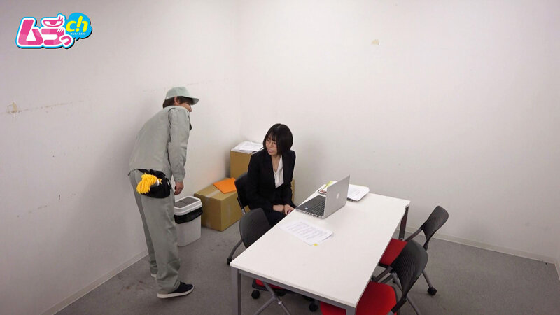 ニンゲン観察 清掃員は見た！！こっそり会議室でひとり遠隔バイブでオナニーするド変態OLはアクシデントチ●ポを夢見ていたに違いないのでお望み通り無理矢理ブチ込んであげました。 サンプル 3