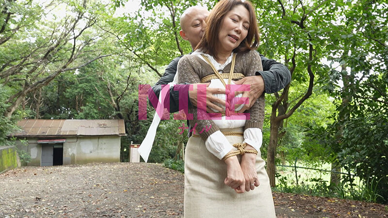 緊縛野外調教 妻として、母として…家族のためにわが身を捨てる 翔田千里 55歳 サンプル 1