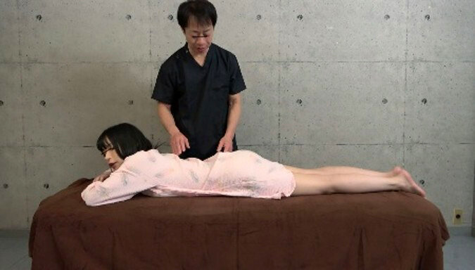 【違法施術】鍼灸接骨院 イカセ整体 SEXリキッドで白目イキ飛び！エビ反りアクメ！！ サンプル 10