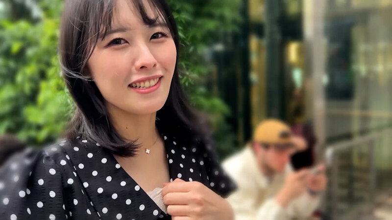 街角で声をかけてくすぐりさせてもらう スレンダーOL あいちゃん サンプル 2