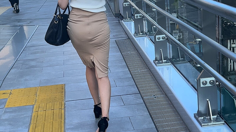 街角で声をかけてくすぐりさせてもらう エッチで金欠な女の子 ゆりなちゃん サンプル 1