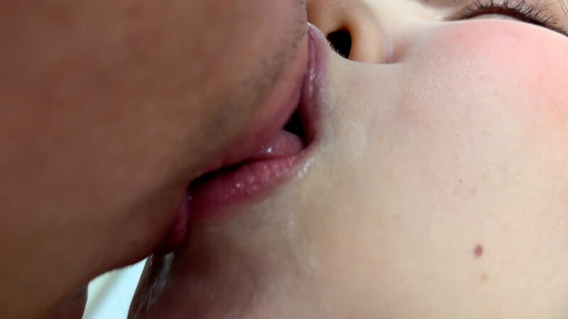 M男が街中で女性に声をかけてキスさせてもらう 食品工場事務員 みりなちゃん サンプル 12