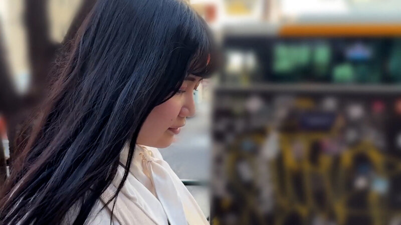 M男が街中で女性に声をかけてキスさせてもらう 社員食堂アルバイト みのりちゃん サンプル 1