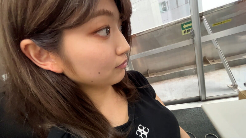 街角で声をかけてパンツの染みを見せてもらう アクセサリーショップ店員 はるのちゃん サンプル 1
