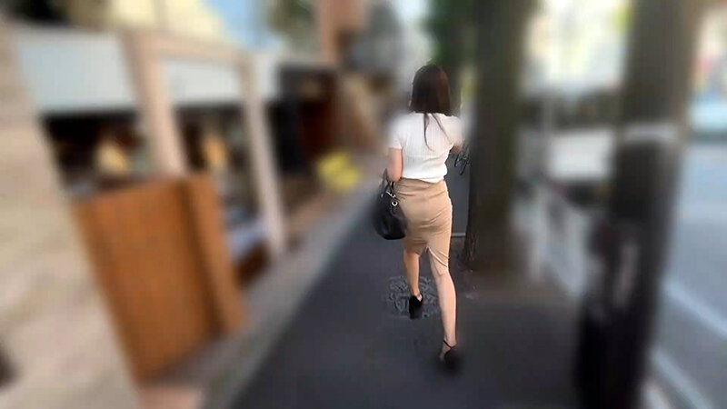 街角で声をかけてパンツの染みを見せてもらう エッチで金欠な女の子 ゆりなちゃん サンプル 1