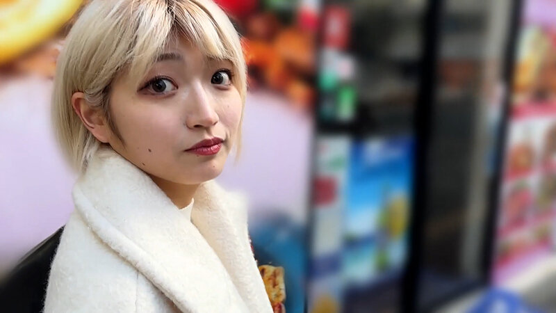 M男が街中で女性に声をかけてワキを舐めさせて貰う 美容部員 はるのちゃん サンプル 1