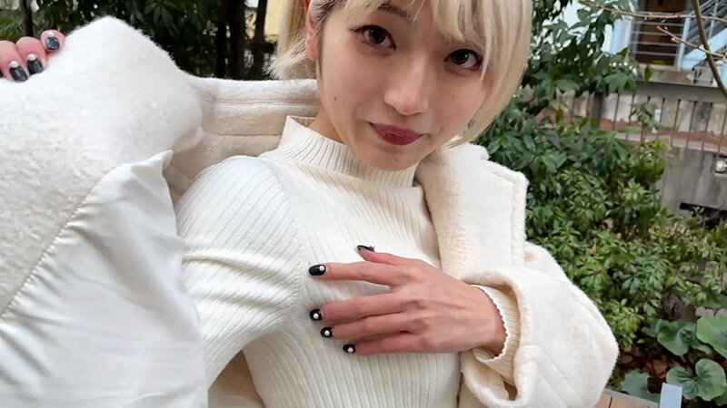 M男が街中で女性に声をかけてワキを舐めさせて貰う 美容部員 はるのちゃん サンプル 4