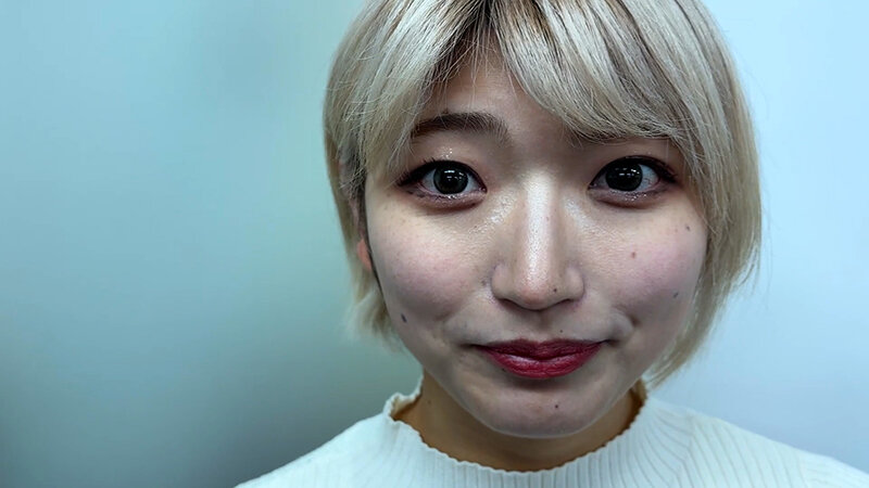 M男が街中で女性に声をかけてワキを舐めさせて貰う 美容部員 はるのちゃん サンプル 5