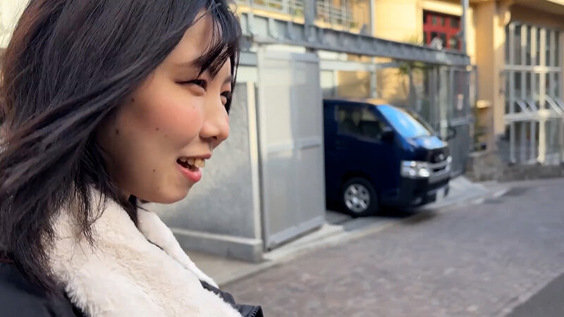 M男が街中で女性に声をかけてワキを舐めさせて貰う 食品工場事務員 みりなちゃん サンプル 1