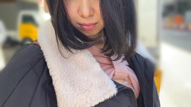 M男が街中で女性に声をかけてワキを舐めさせて貰う 食品工場事務員 みりなちゃん サンプル 2