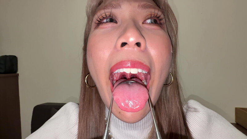 【個人撮影】若菜めありの舌ブラシで「汚舌苔」採取