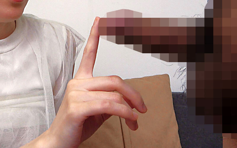 欲情した人妻が頬を赤らめ見惚れる男のオナニー 美人妻センズリ鑑賞会