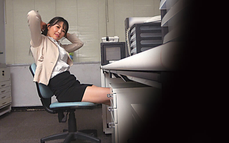 完全主観 「ほら、ワタシをおかずにして…目の前でシコって見せて…」美熟女に見つめられながら射精する快感3 サンプル 1