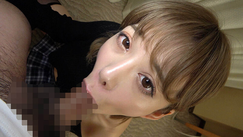 すんごいエロいフェラ顔でチ〇ポにしゃぶりつく！ドスケベすぎるP活娘に大量ザーメン口内射精！ サンプル 7
