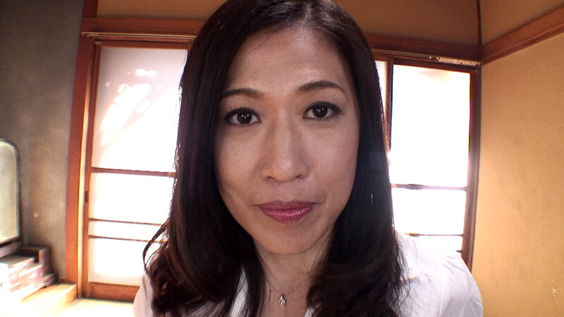 若い2本の肉棒を器用にしゃぶる変態五十路熟女のイキ過ぎ過呼吸絶頂SEX！ サンプル 1