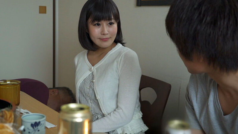 イビキをかいてる父親の横で義母とムスコは燃え上がる！声を我慢してイキまくる新妻 サンプル 1