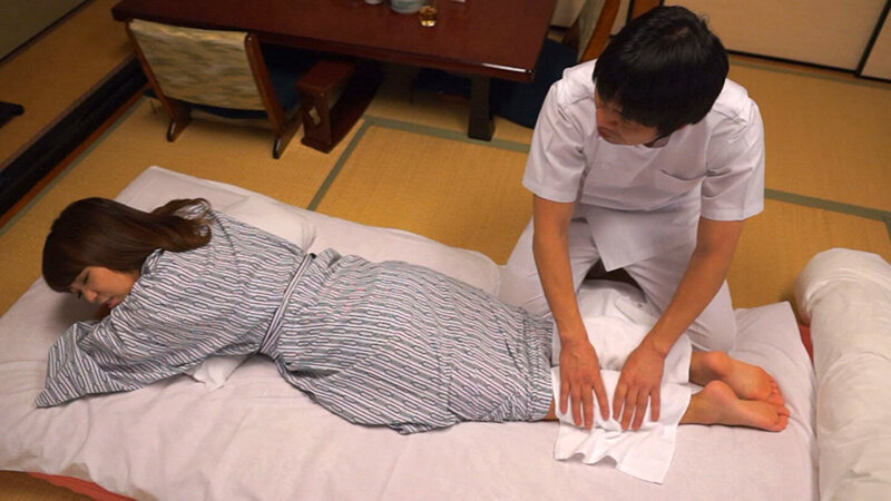 「欲しくなっちゃって…舐めてもいいですか？」エロマッサージ師の施術で火照った身体は男のモノでイキ狂う サンプル 1