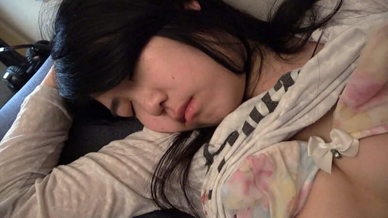 黒髪ロングヘアーの清楚系JDがマンキツ個室でいたずらされちゃった動画。彼女はバイトの帰りののみ会で終電を逃し…、この娘はお小遣い節約でNOタクシーが災いした。 サンプル 12