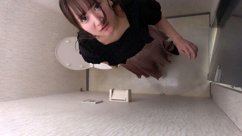 「気持ちいいことしようぜ！」女トイレに巣くう侵入者。作業中でも優しく手を止めてくれるあの人が… サンプル 1