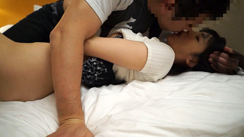 何よりもチューが好きな奥様、会ったばかりの男でもキスでエロスイッチが入る「緩め」の奥様。年齢を感じさせない若さはセックス好きだかららしい サンプル 9