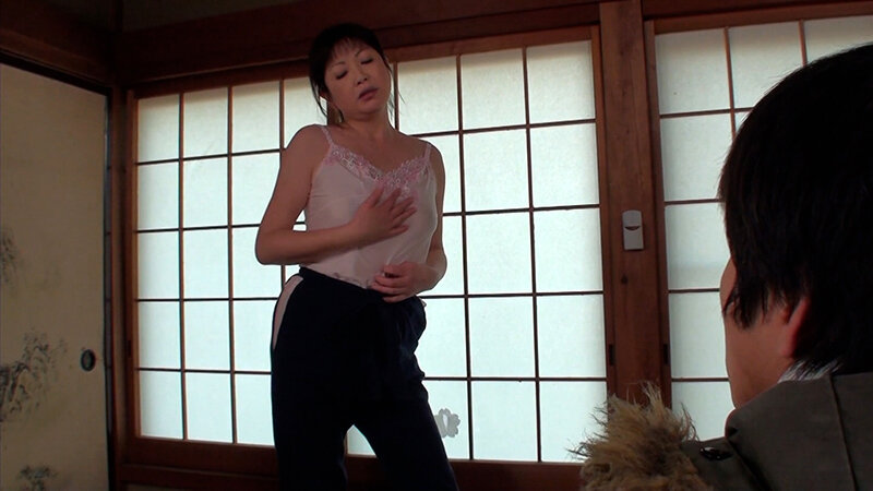 AV撮影の募集に応募してきた田舎暮らしの熟女。男優を部屋に招き入れるなりエロく求めて来る欲求不満熟女の本能丸出しSEX！ サンプル 2