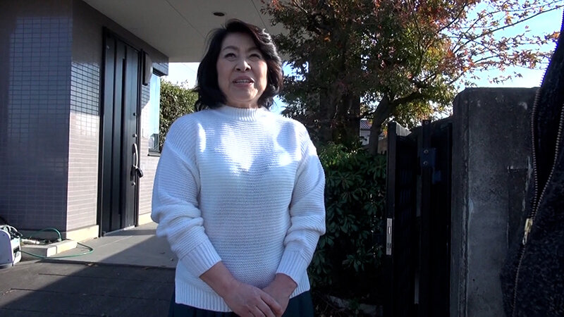 エッチがしたい秩父の田舎町に暮らす地方のおばさんに呼ばれたデリバリーAV撮影隊！地方の熟女と快楽中出しSEX！ サンプル 1
