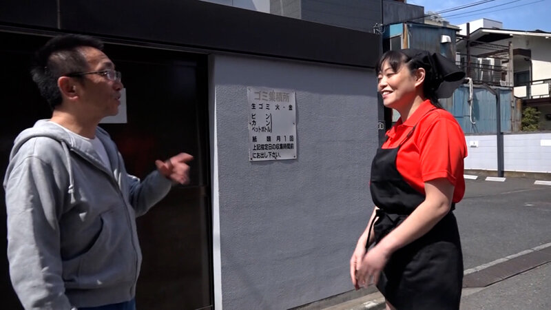 地方の焼肉店を夫婦で営む長身巨乳の熟女さん、旦那さんが居ない隙に店舗でAV撮影！パンティを濡らす秘伝のタレ！ サンプル 1
