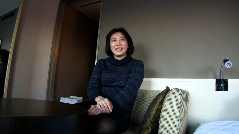 地味目などこにでも居そうな熟女もやっぱりSEXがしたい！我慢できずにAV出演で男優肉棒で快楽イキ！ サンプル 1