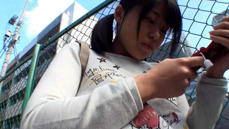 路地裏で見つけたあどけなさの残る黒髪娘を寒さしのぎにナンパ！おぼこい娘さんがエロビデオ撮影で中出しされた件。 サンプル 2