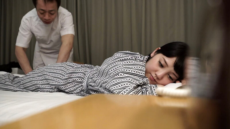 エロマッサージ師のテクに延長希望！激しく感じるモデル妻！ サンプル 1