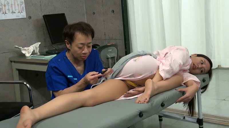 【謎のエロエロ軟膏投入で…止まらない痙攣お姉さん】キラキラのロングヘアーがまぶしい南国系働くお姉さんはマッサージルームでアへ顔解禁 サンプル 3