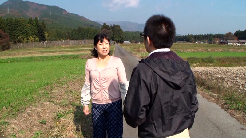 農家で働くお母さん！田舎で見つけた熟女をナンパしてオンナの悦びを呼び覚ますなし崩しの中出しSEX！ サンプル 1